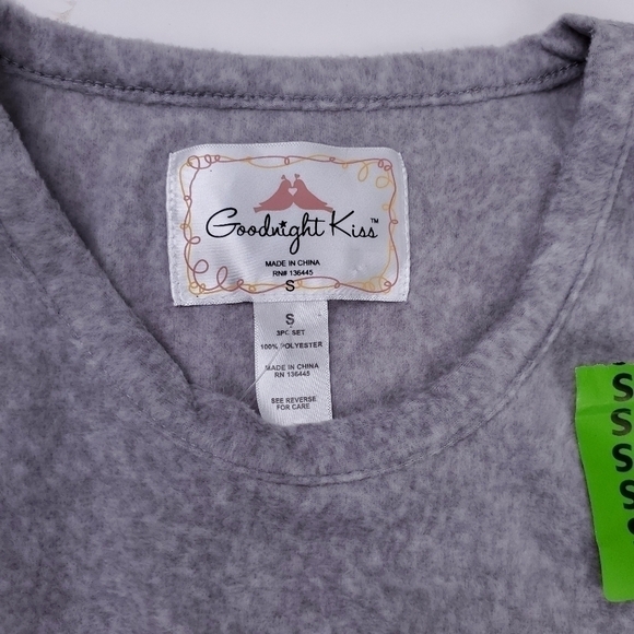 New Goodnight Kiss Fleece Sweater Sleepwear Top S - Picture 2 of 9